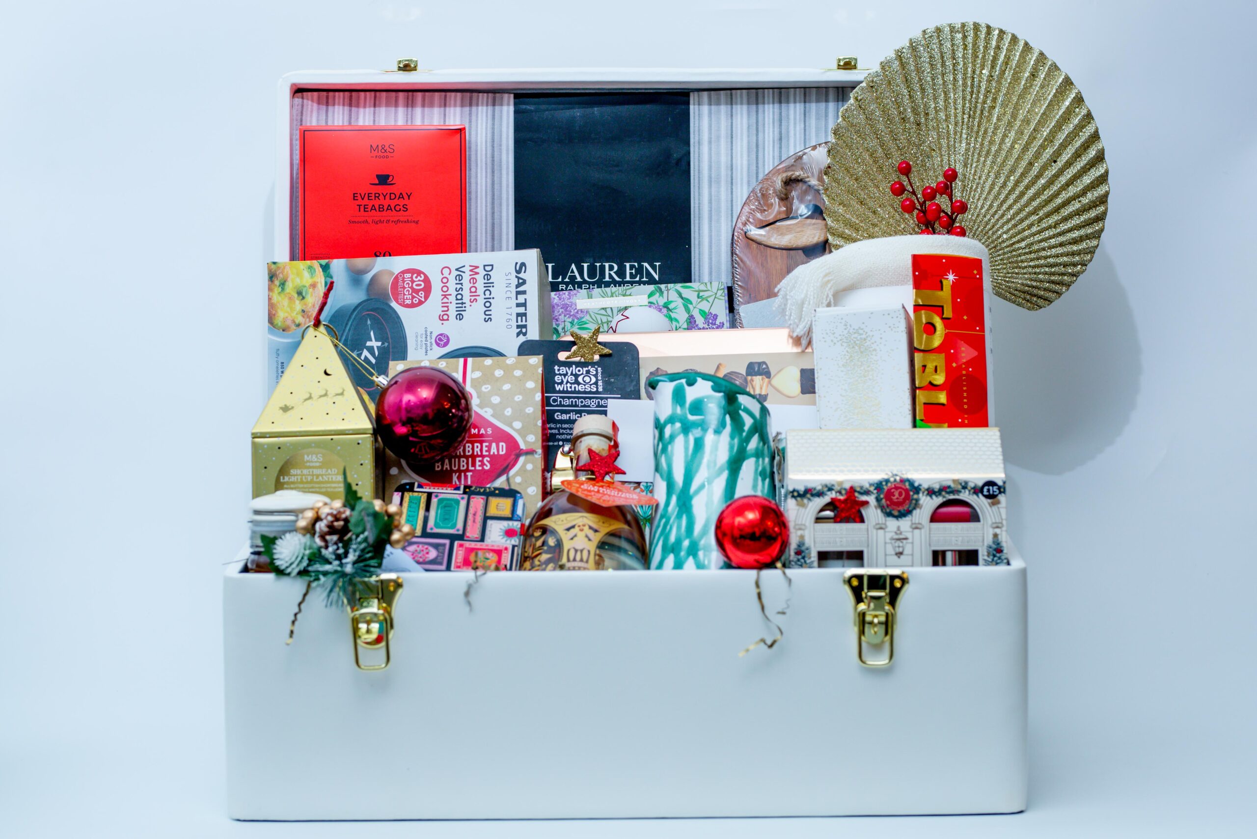 White Christmas hamper